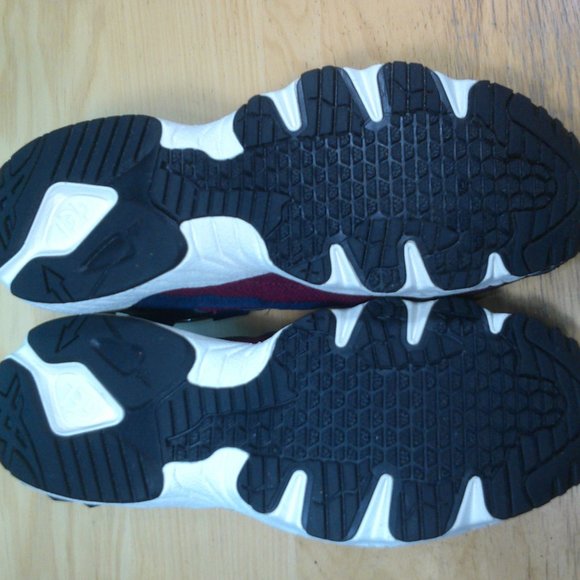 ASICS - Picture 2 of 3